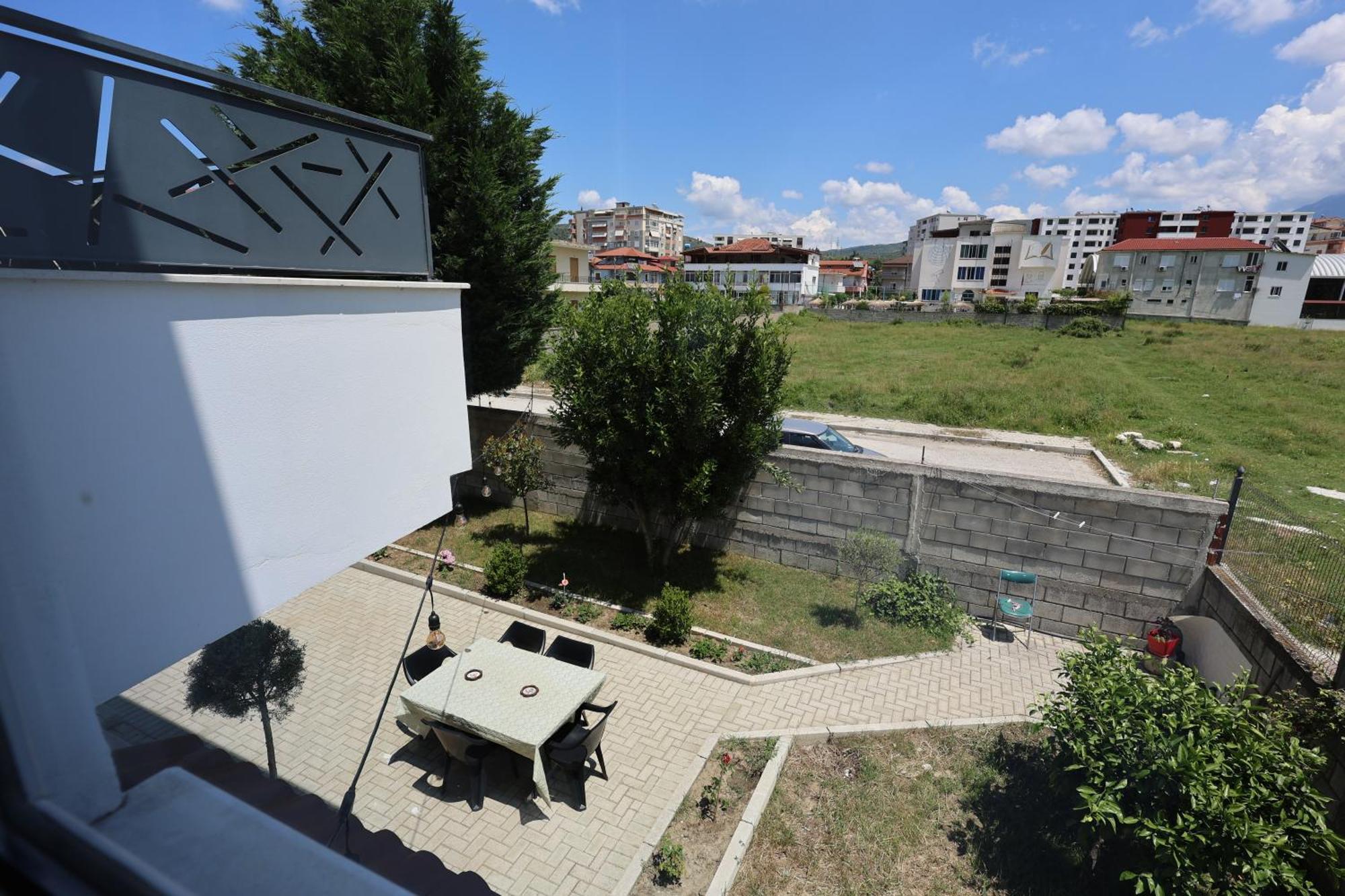 Baza Hostel - Swimming Pool Berat Exteriör bild