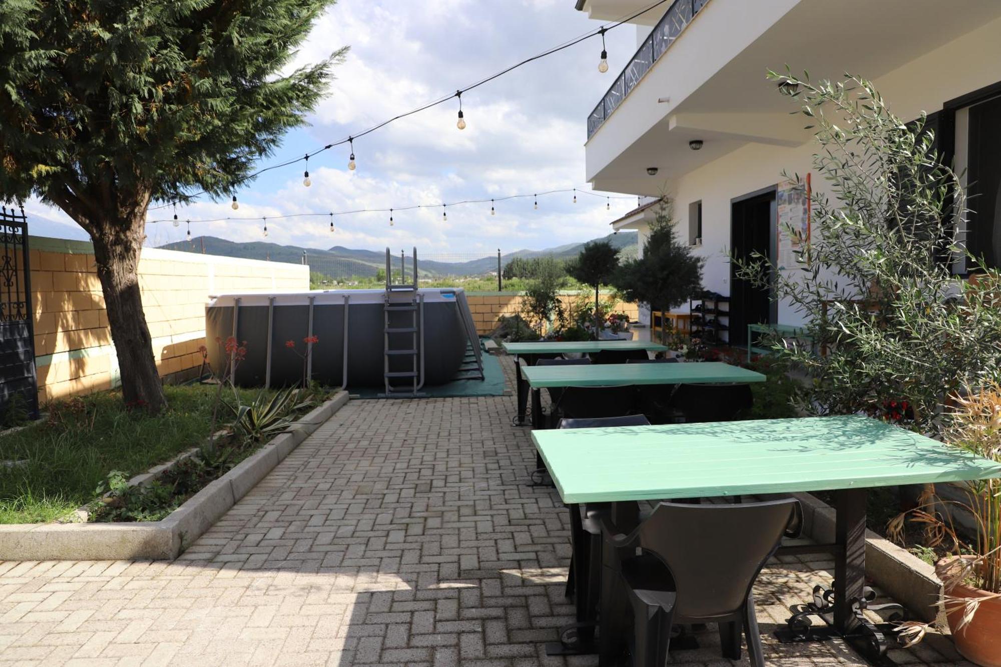Baza Hostel - Swimming Pool Berat Exteriör bild