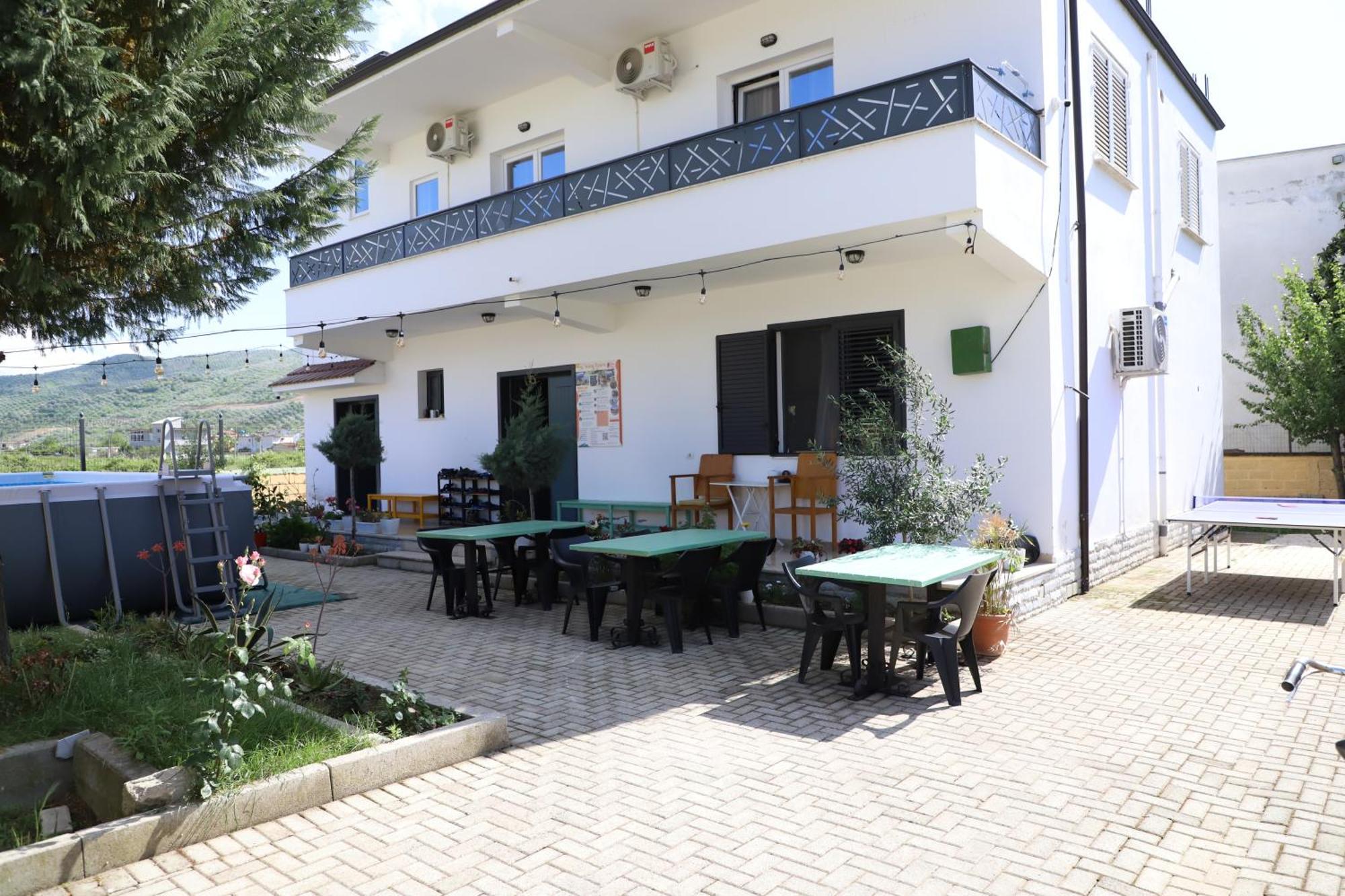 Baza Hostel - Swimming Pool Berat Exteriör bild